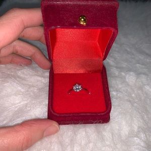 18k white gold ring with cubic zirconia solitaire